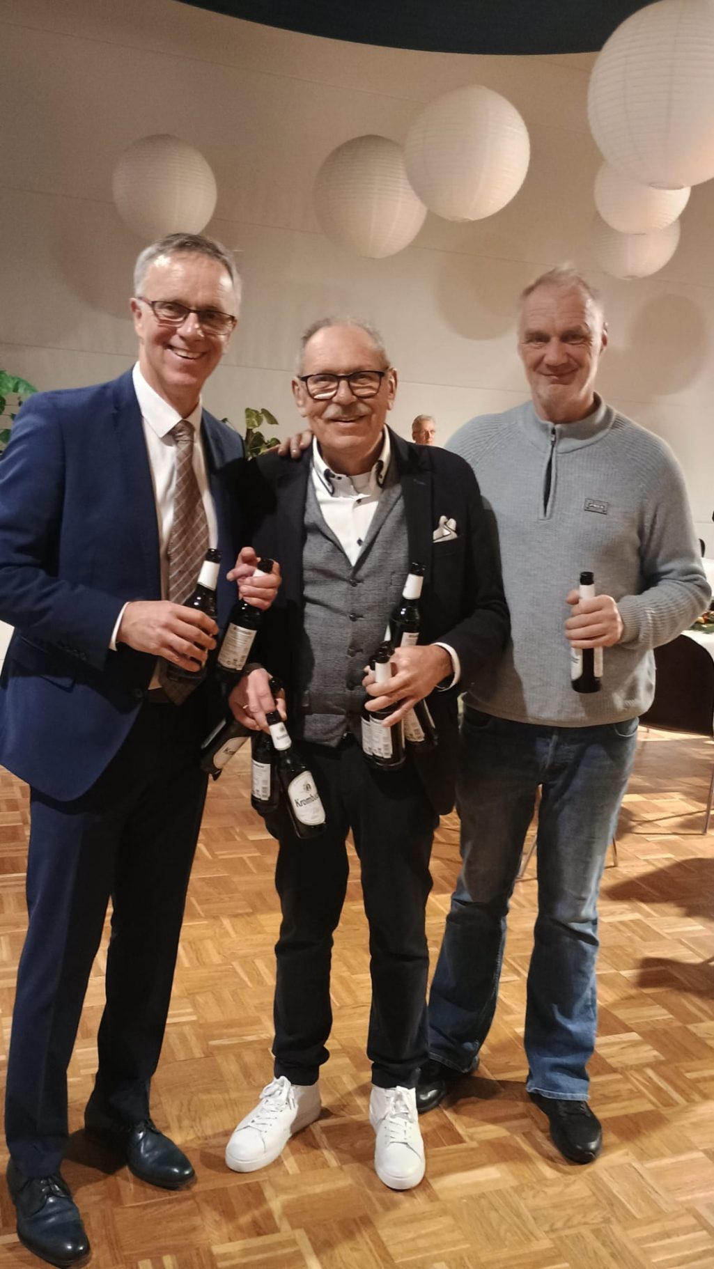 Meine Herren ... pssst... Prost!