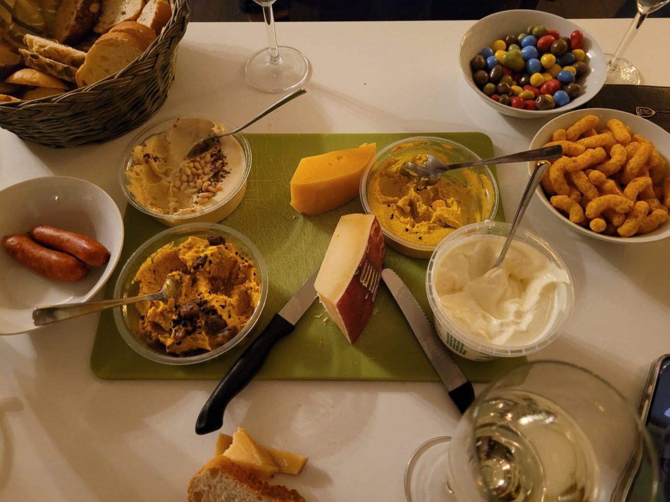 🍾🥳🎊🪇🎉🪇🍹🍸☕